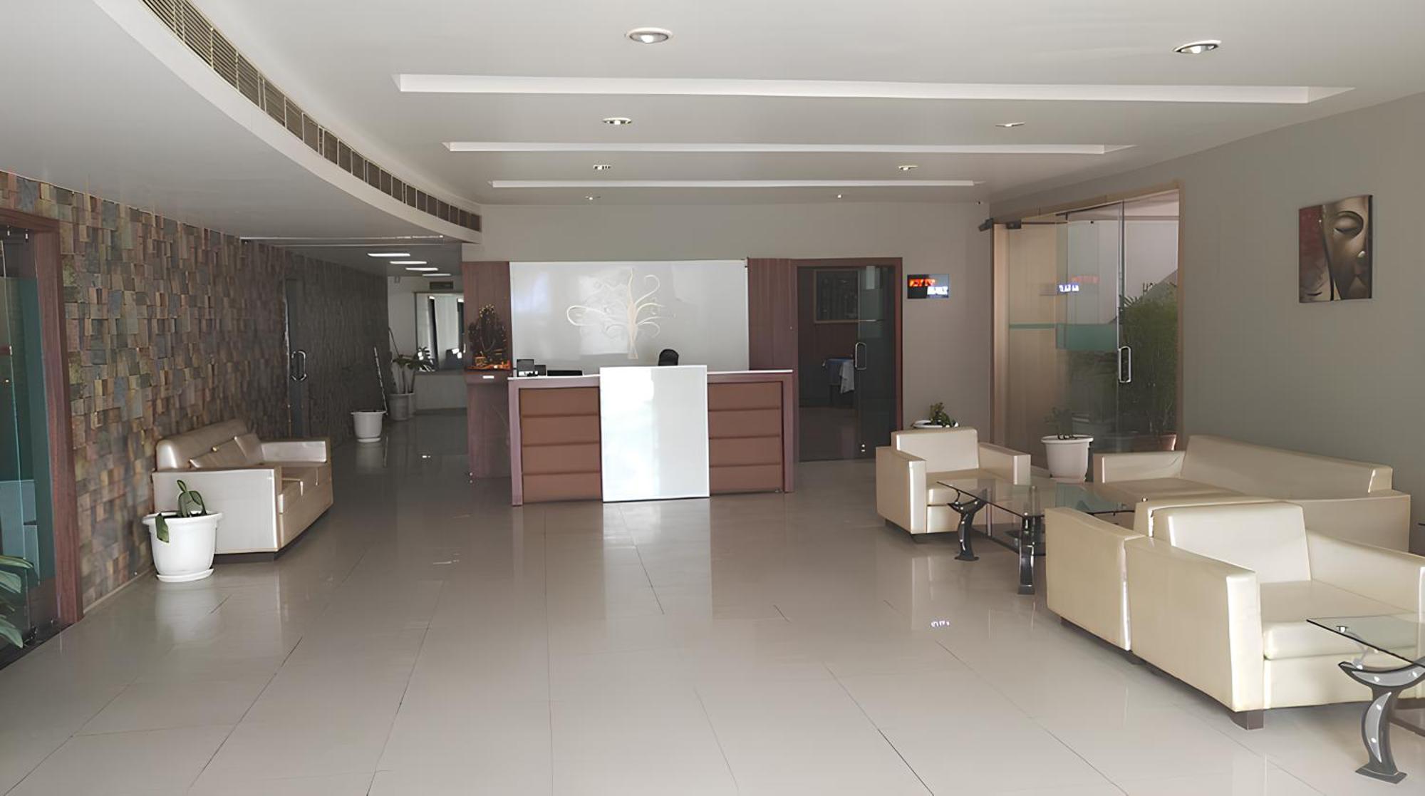 Club 7 Resort And Banquets 바레일리 외부 사진